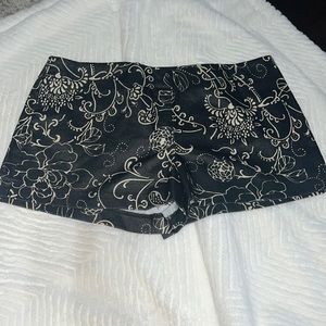 EUC Express Shorts Size 9/10